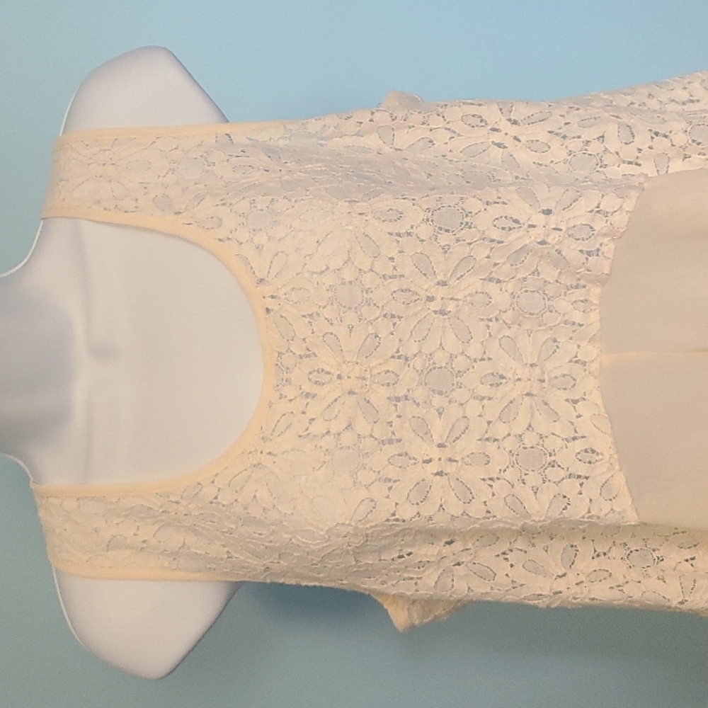 Ladie's Shirt. - Picture 4 of 6